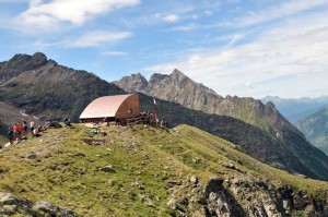 vista-da-dietro-il-bivacco