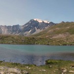 lago di thoules e sullo sfondo il mont velan