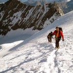 pendio dopo il largo ponte di neve