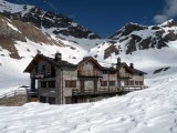 rifugio e sopra la finestra di champorcher