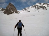 verso il vallone a destra della roccia che adduce al colle