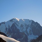 zoomata sul bianco, a des. la cresta del brouillard