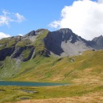 vetta rocciosa della lancebranlette dal lago verney