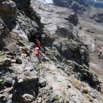 cenge esposte in discesa verso il pianoro di rocce rotte