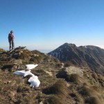 in vetta col monte gregorio alle spalle