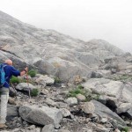 risalendo le rocce lisce