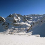 becca pouegnenta e bastionata del lago pietra rossa