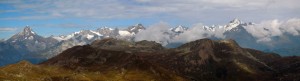 il bietschorn a sin e a des le cime dell'oberland