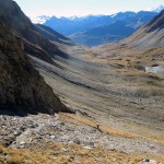 stretti tornanti a ridosso delle rocce