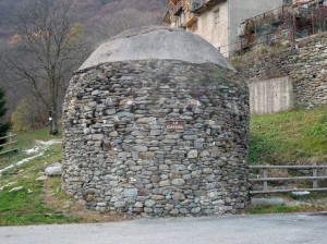 la vecchia ghiacciaia di piedicavallo
