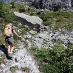 roccia-con-la-freccia-di-vernice