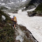 nevaio-per-attraversare-il-torrente